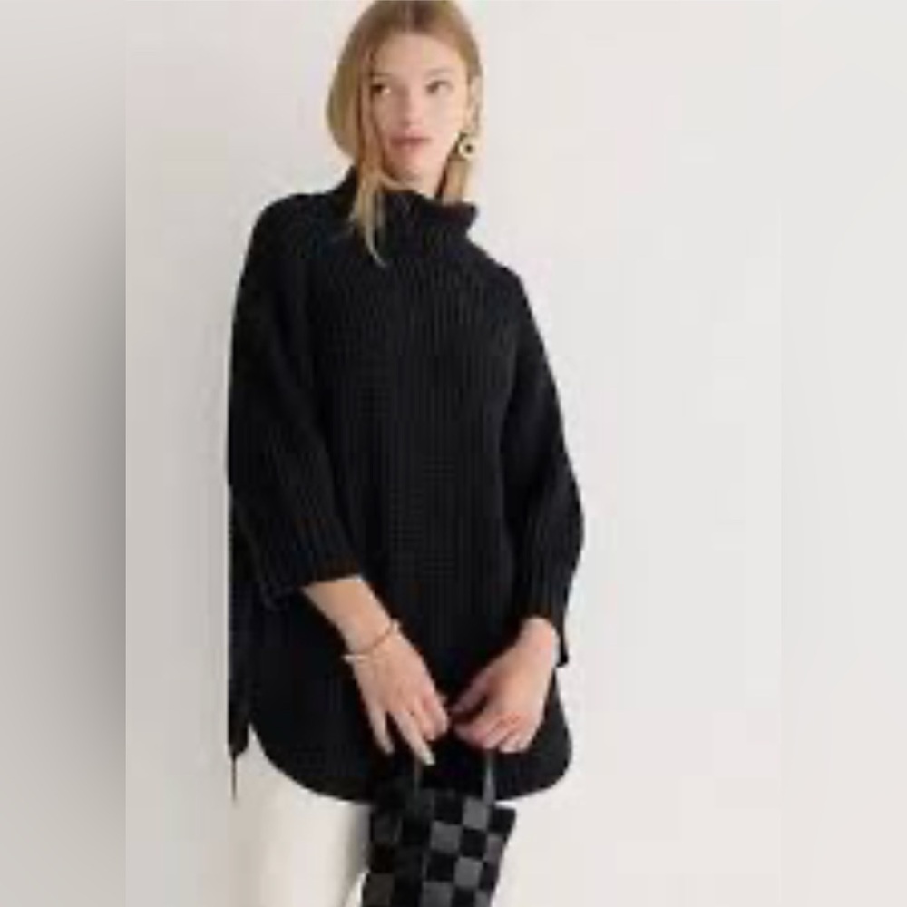 Jcrew turtleneck poncho chuncky sweater. Beutiful military green.